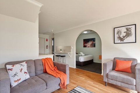 Elphin Serviced Apartments - Yamba Accommodation 11