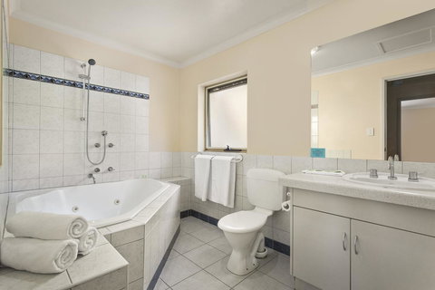 Elphin Serviced Apartments - Yamba Accommodation 37