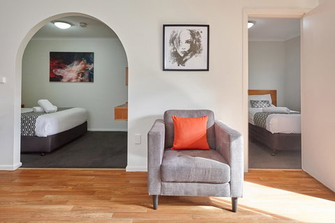 Elphin Serviced Apartments - Yamba Accommodation 5