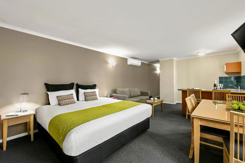 Hobart Waterfront Apartments - Yamba Accommodation 2