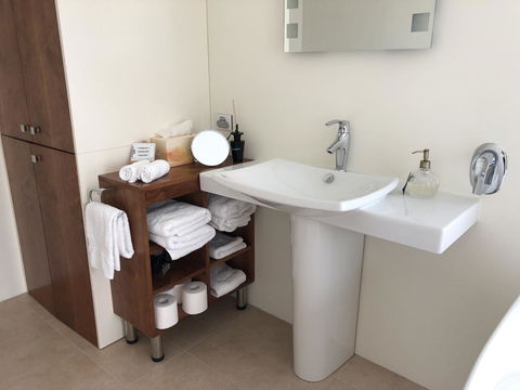 Richmond Bridge Accommodation â€œTwo The Bridgeâ€ - Yamba Accommodation 14