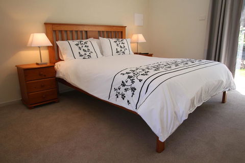 Richmond Coachmans Rest - Yamba Accommodation 7