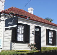 Alice's Cottages - Yamba Accommodation