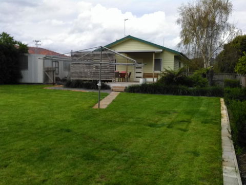 Pinestumps Holiday Home - Yamba Accommodation 9