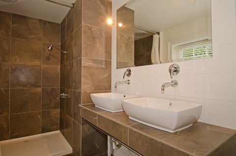 Cleburne Homestead - Yamba Accommodation 11