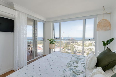 NEW Beautiful 1 Bedroom Beach Views Broadbeach - Yamba Accommodation 0