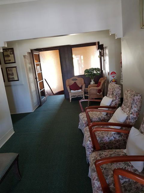 New Ivanhoe Hotel - Yamba Accommodation 3