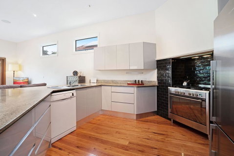 Newcastle Executive Homes - Cooks Hill Cottage - Yamba Accommodation 3