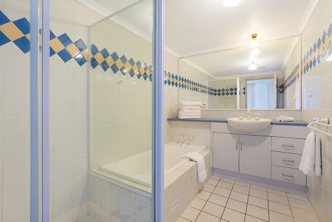 Newcastle Short Stay Apartments - Sandbar Newcastle Beach - Yamba Accommodation 3