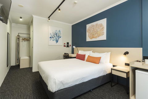 Nightcap At Edge Hill Tavern - Yamba Accommodation 0