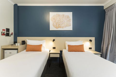 Nightcap At Edge Hill Tavern - Yamba Accommodation 1