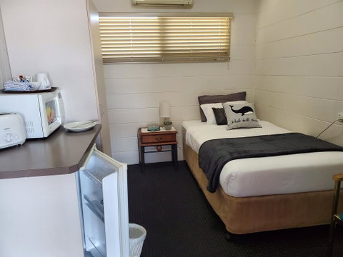 O'Sheas Windsor Hotel - Yamba Accommodation 1