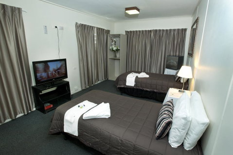 O'Sheas Windsor Hotel - Yamba Accommodation 0