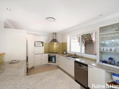 Ocean Breeze - 41 Kurrawyba Avenue, Terrigal - Yamba Accommodation 3
