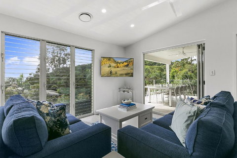 Ocean Views, Luxury Living In Noosa Heads - Unit 2/13 Angler Street - Yamba Accommodation 1