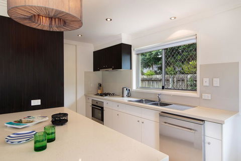 Oceanic Dr 133 - WHALE WATCHERS DELIGHT - Yamba Accommodation 1