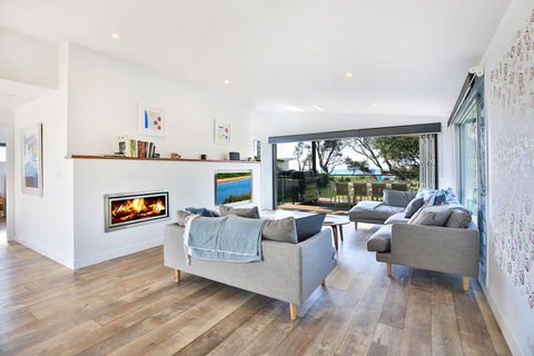 Oceanside @ Culburra - Pet Friendly Absolute Beachfront - Yamba Accommodation 2