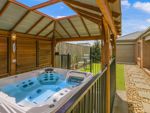 Ohana On The Island - Yamba Accommodation 0