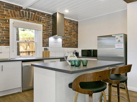Old Bank Stables - 3 Night Weekends For Price Of 2 - Yamba Accommodation 1