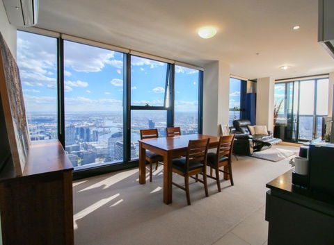 ON TOP OF THE WORLD - BEST VIEWS IN MELBOURNE !! - Yamba Accommodation 1