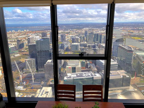 ON TOP OF THE WORLD - BEST VIEWS IN MELBOURNE !! - Yamba Accommodation 2