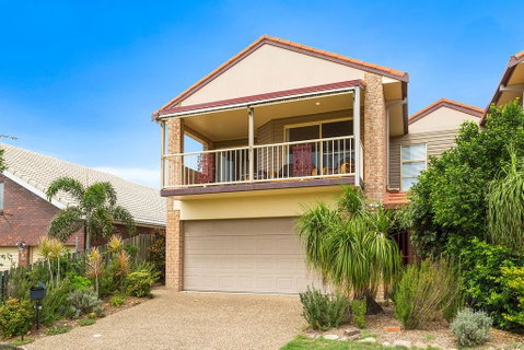 Orient Express To The Beach - Yamba Accommodation 1