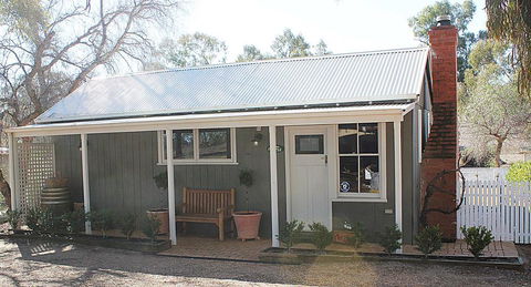 Outback Cellar & Country Cottage - Yamba Accommodation 2