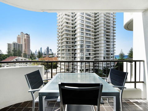 Pacific Resort In The Heart Of Broadbeach - Yamba Accommodation 3