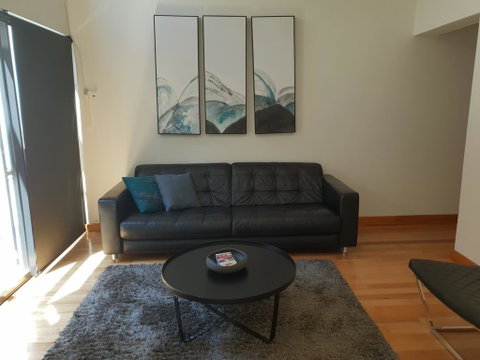 Pakenham Palace - Two Bedroom Converted Warehouse Apartment - Yamba Accommodation 3