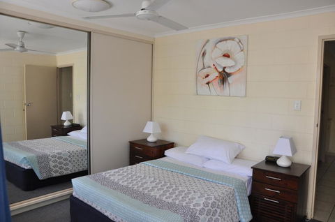 Palm Waters Holiday Villas - Yamba Accommodation 3