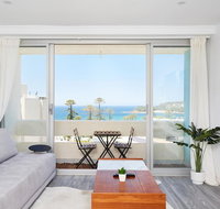 Panoramic Ocean Views in Stylish Manly Apartment - Yamba Accommodation