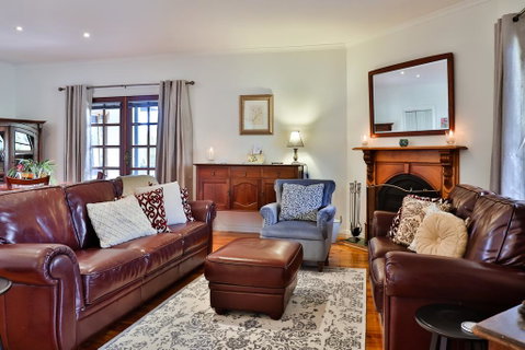 Parker Lodge Maldon - Yamba Accommodation 0