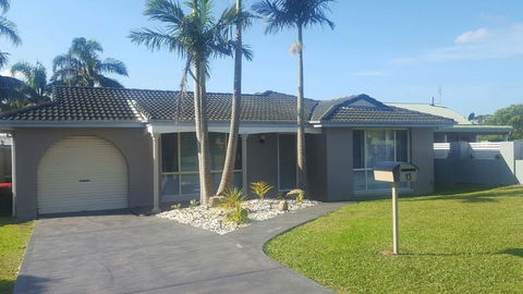 Peaceful 'Cul De Sac' - Yamba Accommodation 0