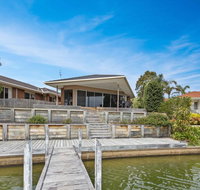Pelican Brief - relaxing canal frontage - Yamba Accommodation