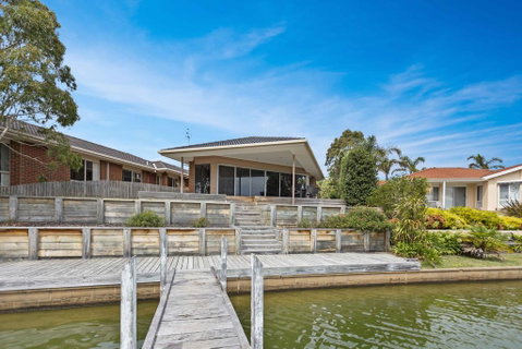 Pelican Brief - Relaxing Canal Frontage - Yamba Accommodation 0