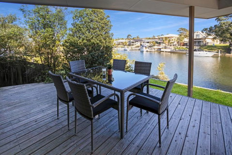 Pelican Brief - Relaxing Canal Frontage - Yamba Accommodation 2