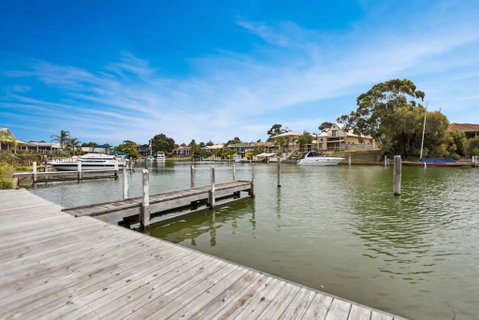 Pelican Brief - Relaxing Canal Frontage - Yamba Accommodation 1
