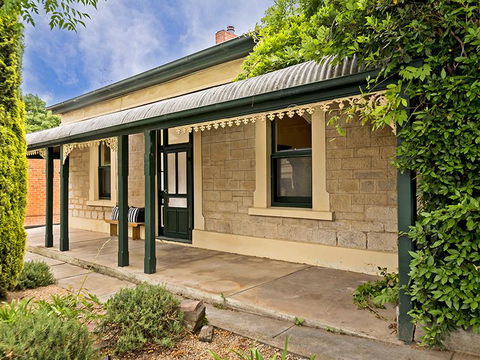 Pembury Cottage - Yamba Accommodation 0