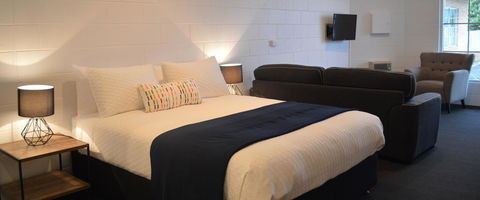 Penguin Seaside Motel - Yamba Accommodation 0