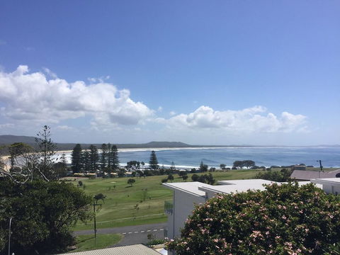 Perfect Break, 1 Dulconghi Street - Yamba Accommodation 0