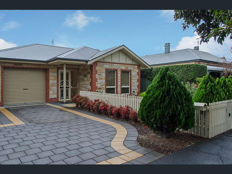 Perfect Location Central Modern Cottage - Free WiFi - Yamba Accommodation 0