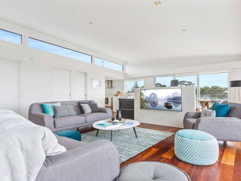 Perpendicular Penthouse - Modern Beachside Apartment - Yamba Accommodation 3