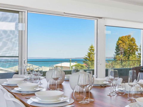 Perpendicular Penthouse - Modern Beachside Apartment - Yamba Accommodation 2