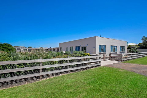 Peterborough House Motel - Yamba Accommodation 1