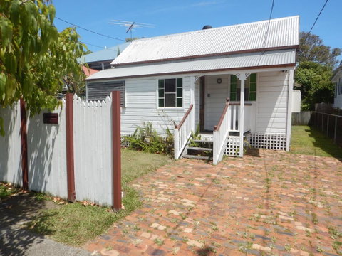 Pine Cottage - Yamba Accommodation 2