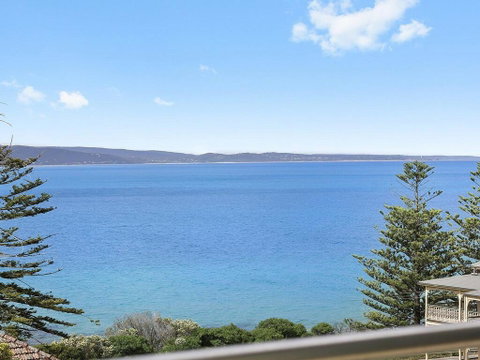 POINT GREY APARTMENT ONE - VIEWPOINT - Yamba Accommodation 0