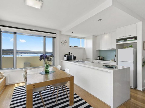 POINT GREY APARTMENT ONE - VIEWPOINT - Yamba Accommodation 1