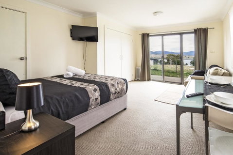 Poley Cow Studio - Yamba Accommodation 0
