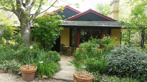 Poppies - Yamba Accommodation 0