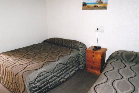 PRECINCT HOTEL GLADSTONE - Yamba Accommodation 2